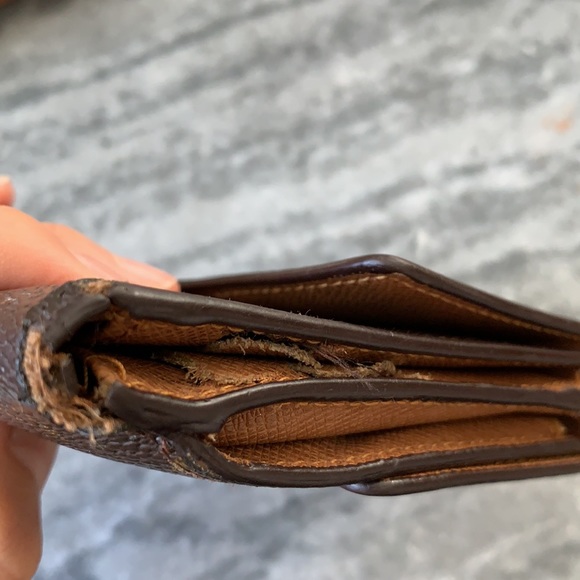 Authentic Louis Vuitton wallet (poor condition) - Picture 8 of 8